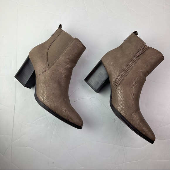 Yancee Auburn Pointed Two Square Heel Booties - Picture 3 of 9